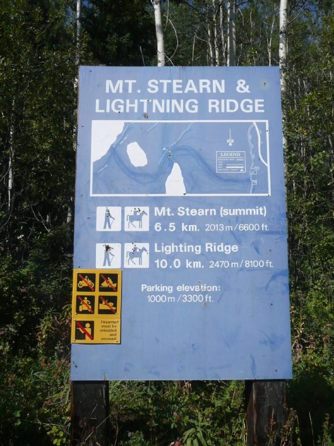 The sign near the trailhead - do the math, it&rsquo;s a 1000m gain in elevation.