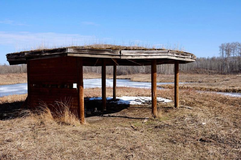 The disintegrating shelter